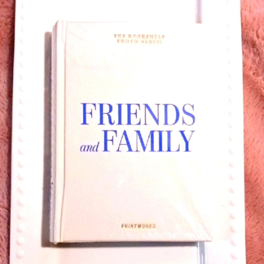 Beautiful! Textured Printworks Friends and Family Photo Album  New 📸